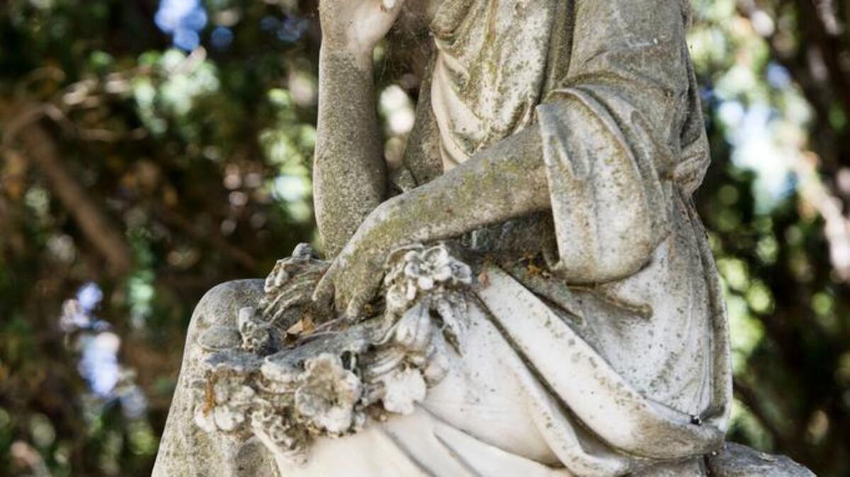 A monument at the burial plot of Louis Nicolaus.