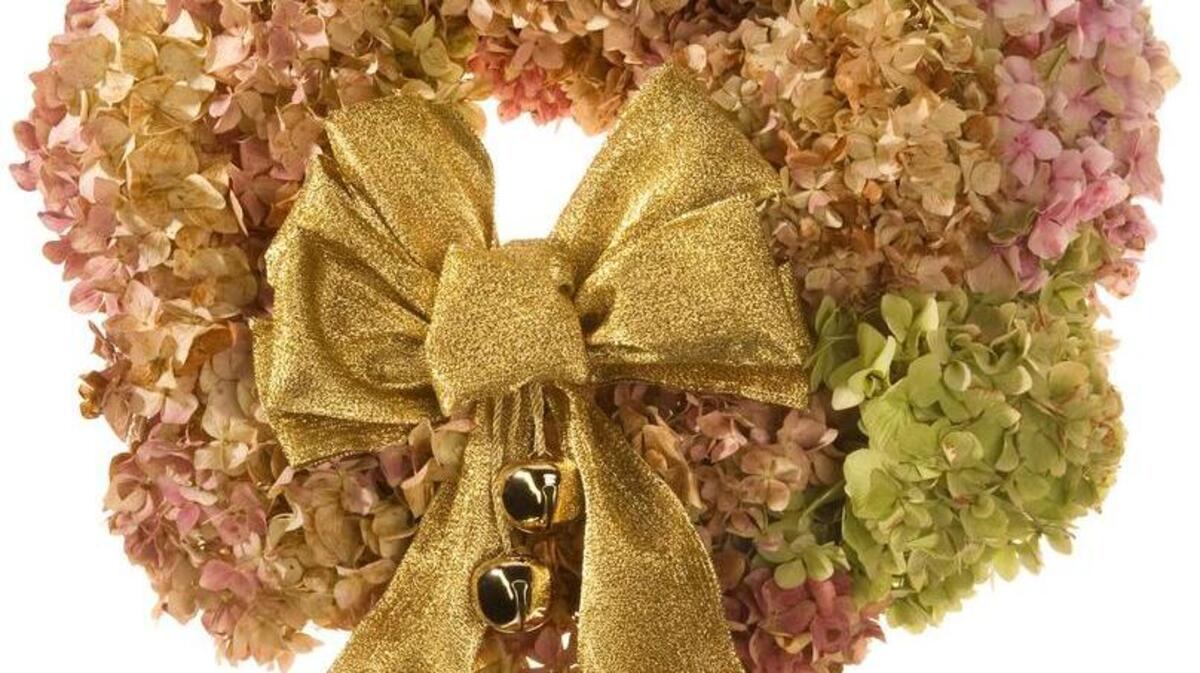 The finished hydrangea wreath with a glitter bow.