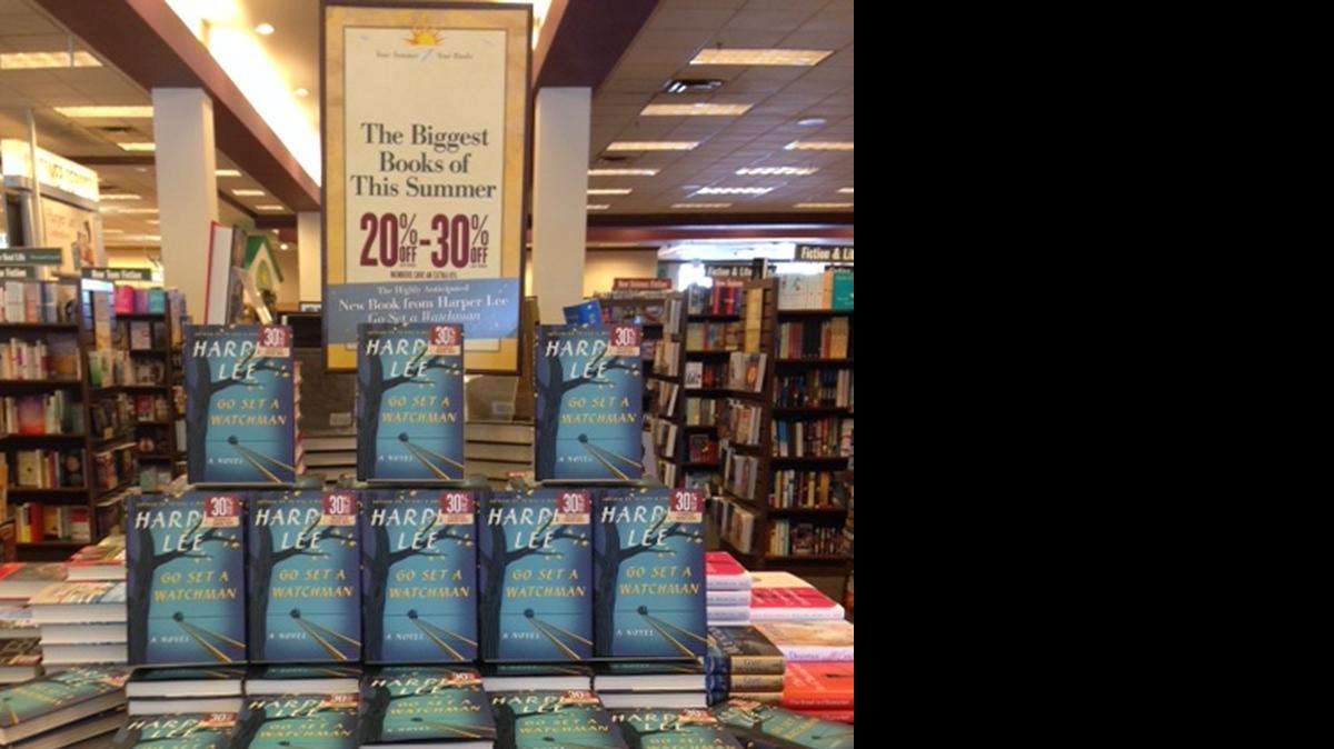La cadena nacional de librerías Barnes & Noble cierra su tienda del barrio de Natomas, en Sacramento. Tiene otro local en el centro comercial Arden Fair Mall.