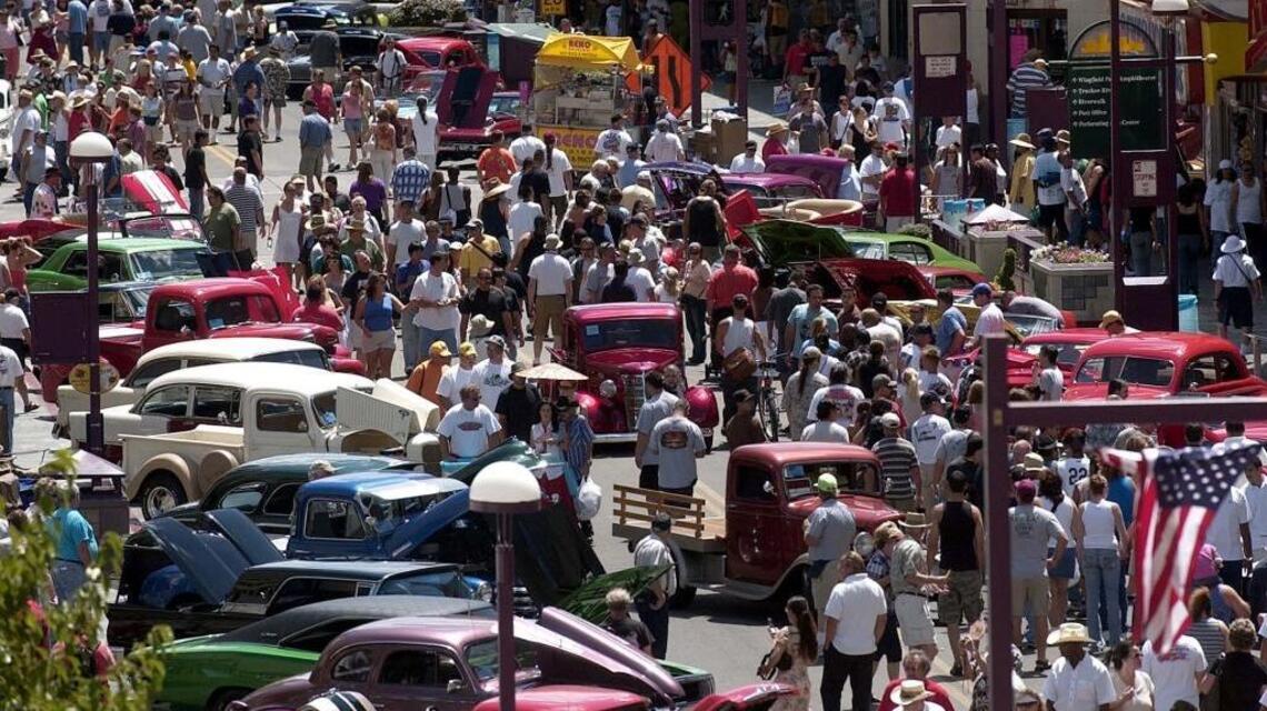 Hot August Nights brings the love – and lots of classic cars