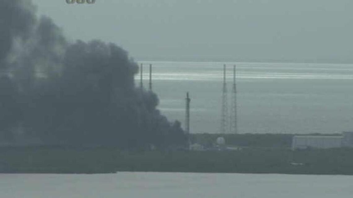 Raw: SpaceX Falcon 9 rocket explosion is intense