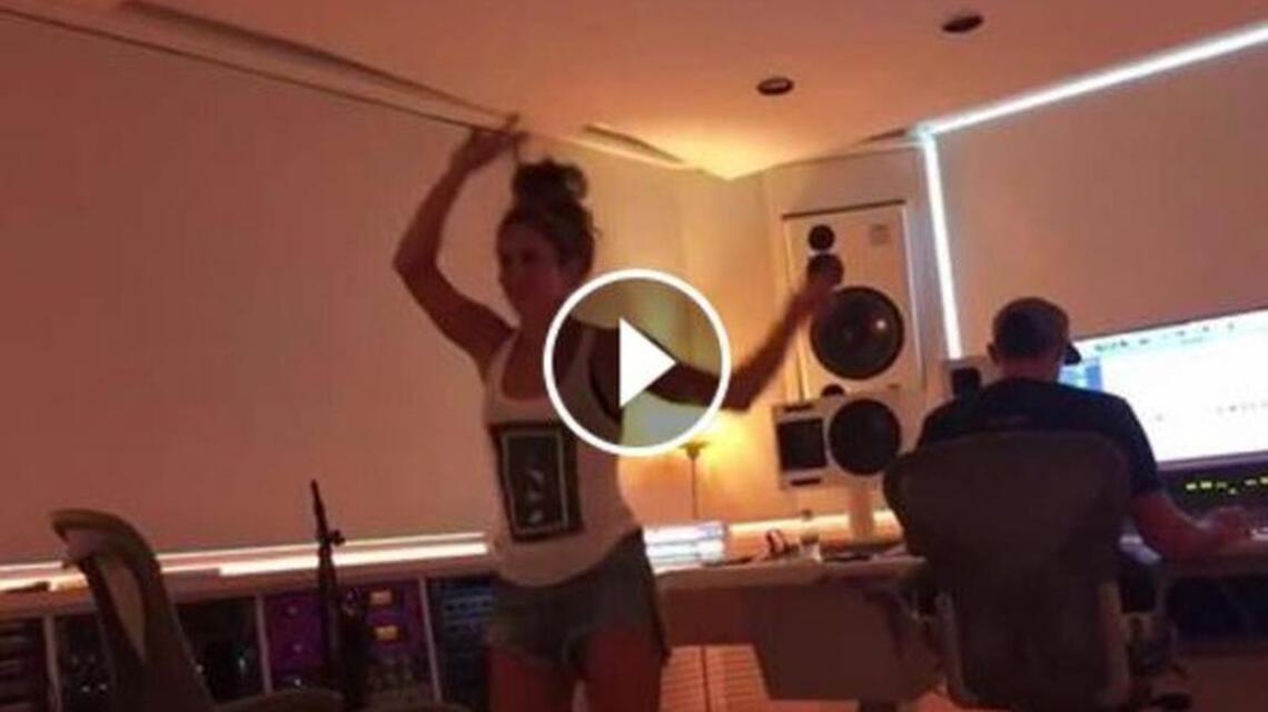 Dancing Shakira video lights up the Internet