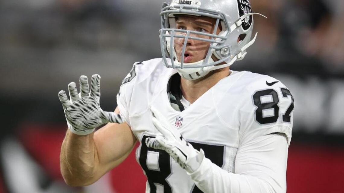Raiders tight end gets a date with gold medalist Aly Raisman