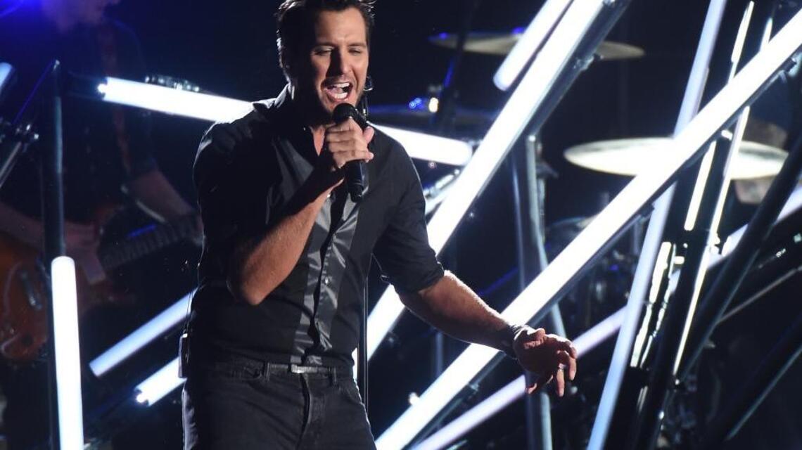 Luke Bryan takes swing at heckler during Nashville performance
