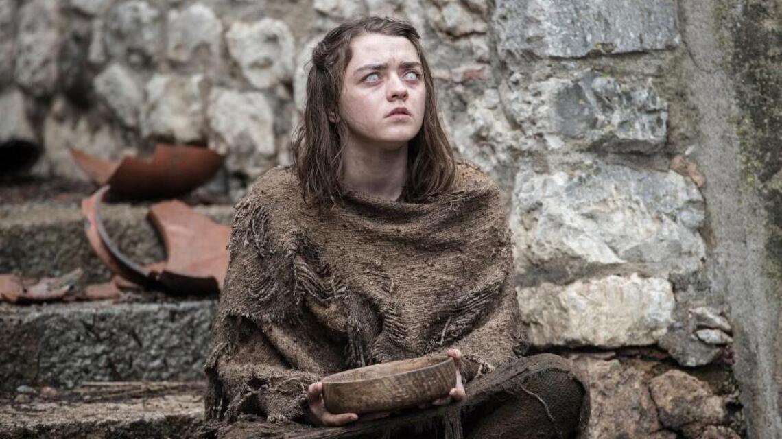 Maisie Williams praised for response to headline