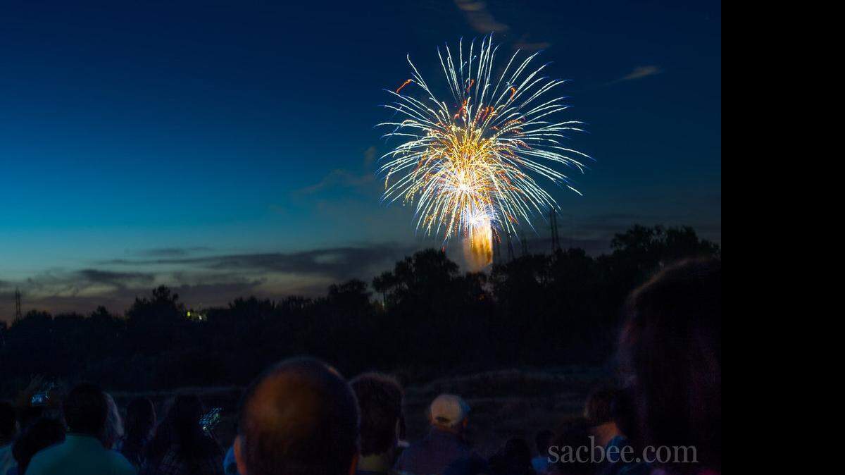 
People flocked to Paradise Beach in East Sacramento to view last year’s fireworks display at Cal Expo. The 2015 fireworks show was cut short when equipment launching one of the colorful missiles malfunctioned.
