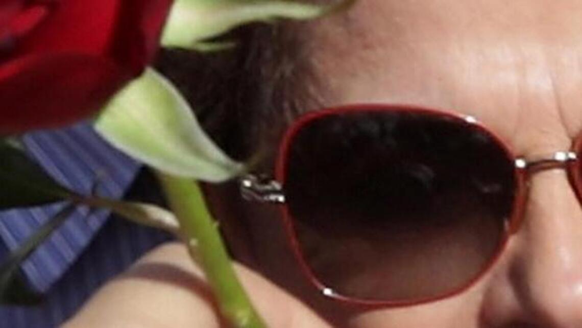 Kerfuffle over sunglasses: Theft or misunderstanding?