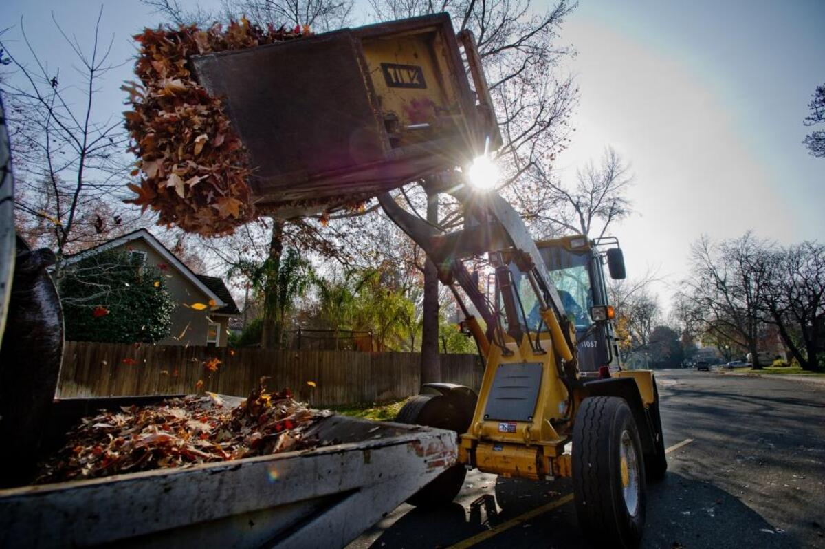 The Claw picks up another load of leaves from a Sacramento street in 2011. The special yard waste collection service continues through Feb. 1, 2026.