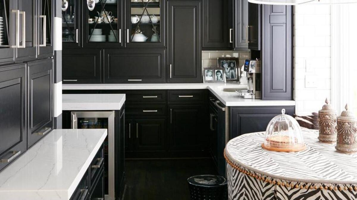 Omega’s black opaque Clio doors pair here with Cambria’s Ella quartz countertops.