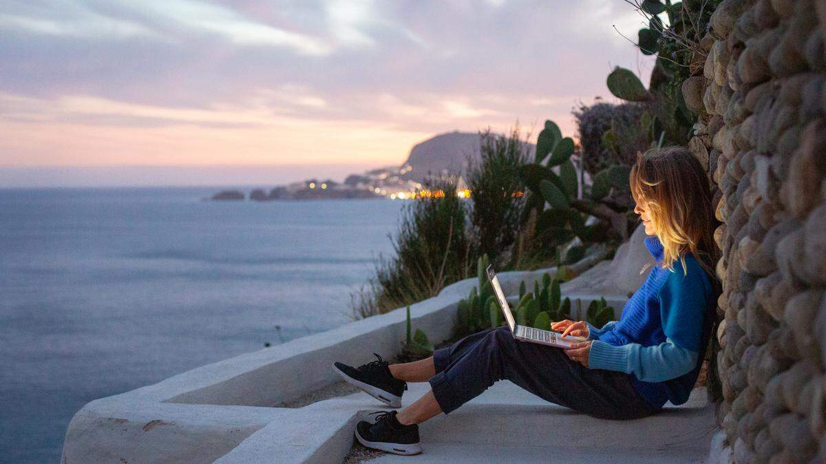 The location-independent life is more accessible than ever. Here’s your 2025 roadmap for working from anywhere.