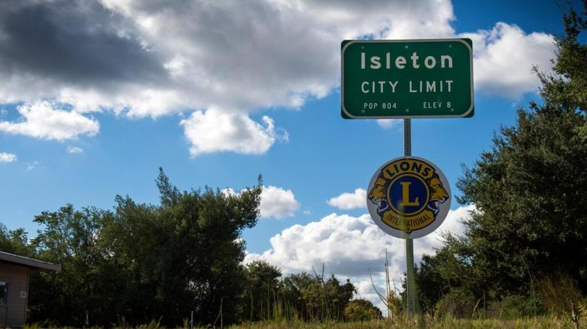 A sign welcomes visitors to Isleton on Tuesday, Nov. 10, 2015.