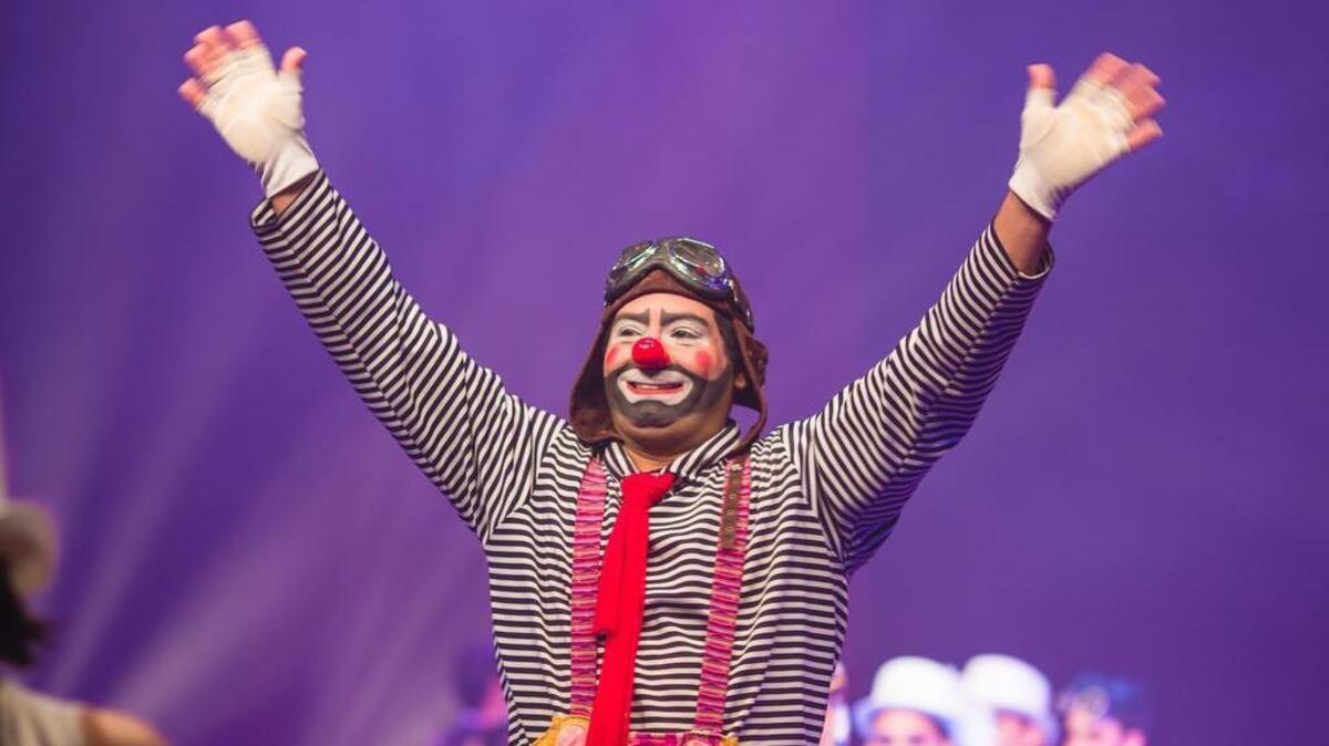 Circus Vargas clown Tonny Verti entertains a crowd during a show.