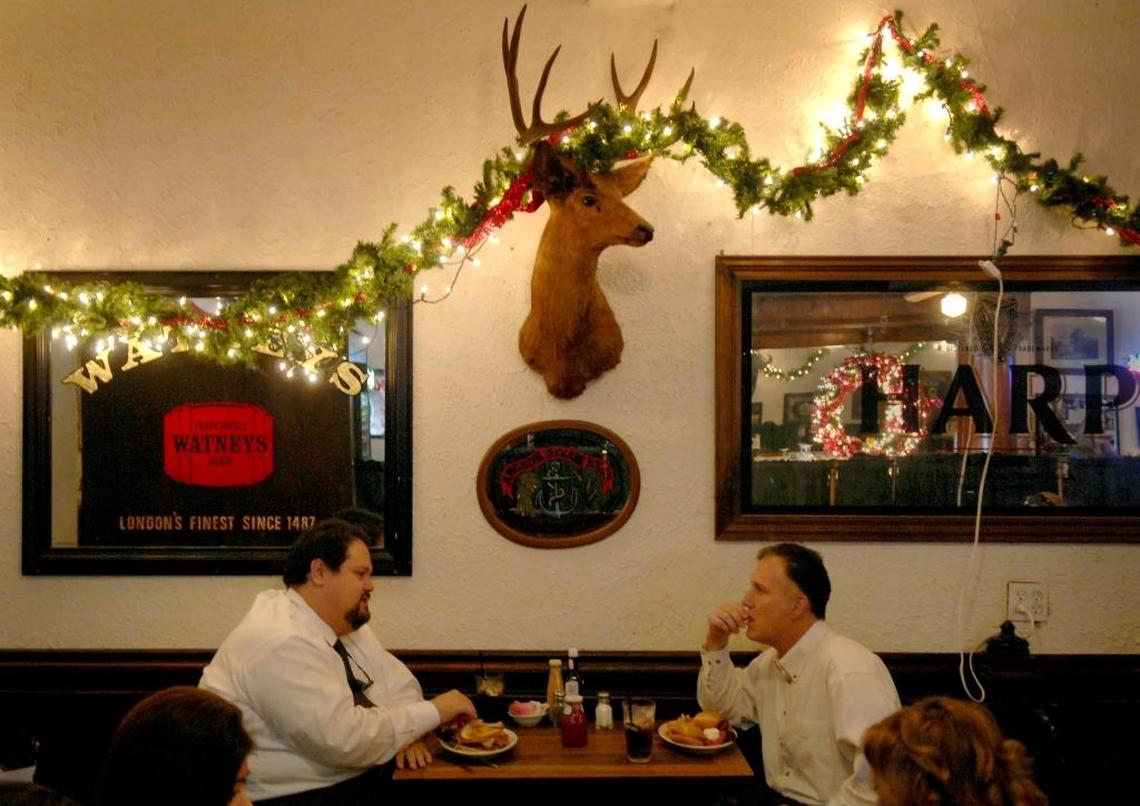 Chris Kahue, left, and Kevin Piombo talk over lunch at Jamie’s Bar and Grill on Broadway street in 2006.