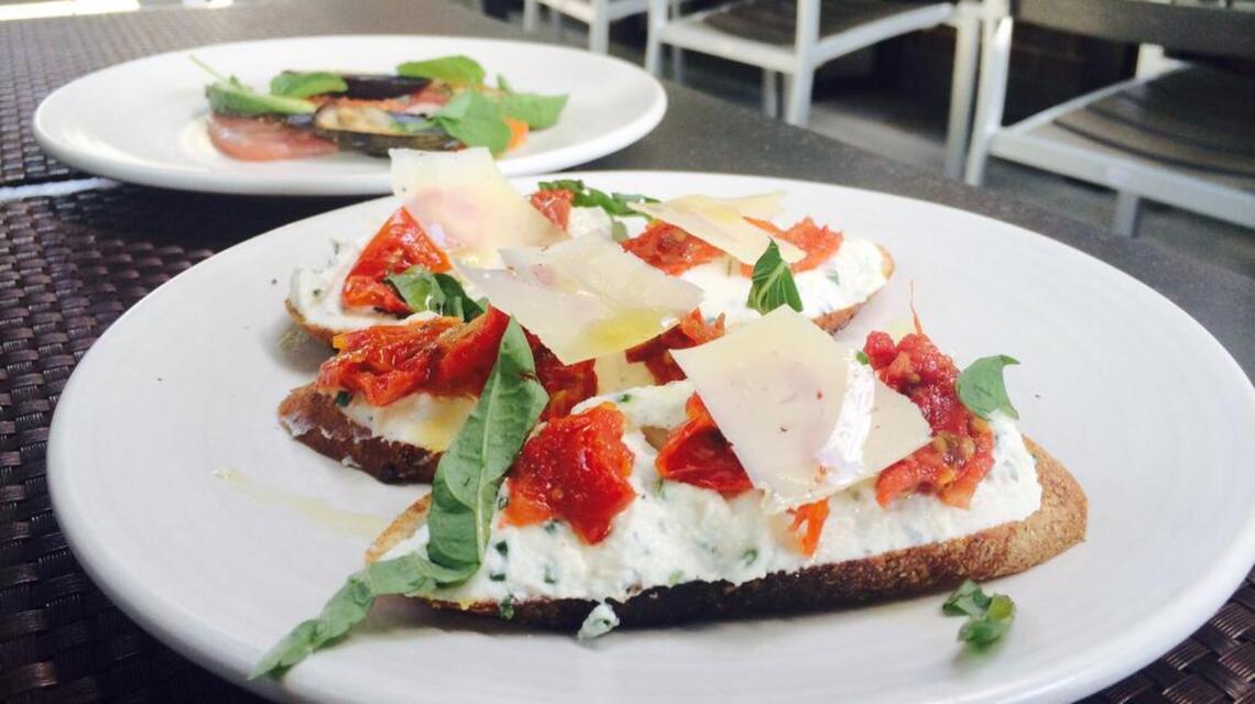 Looking for a happy hour to start the weekend? Try this 4-star Sacramento gem
