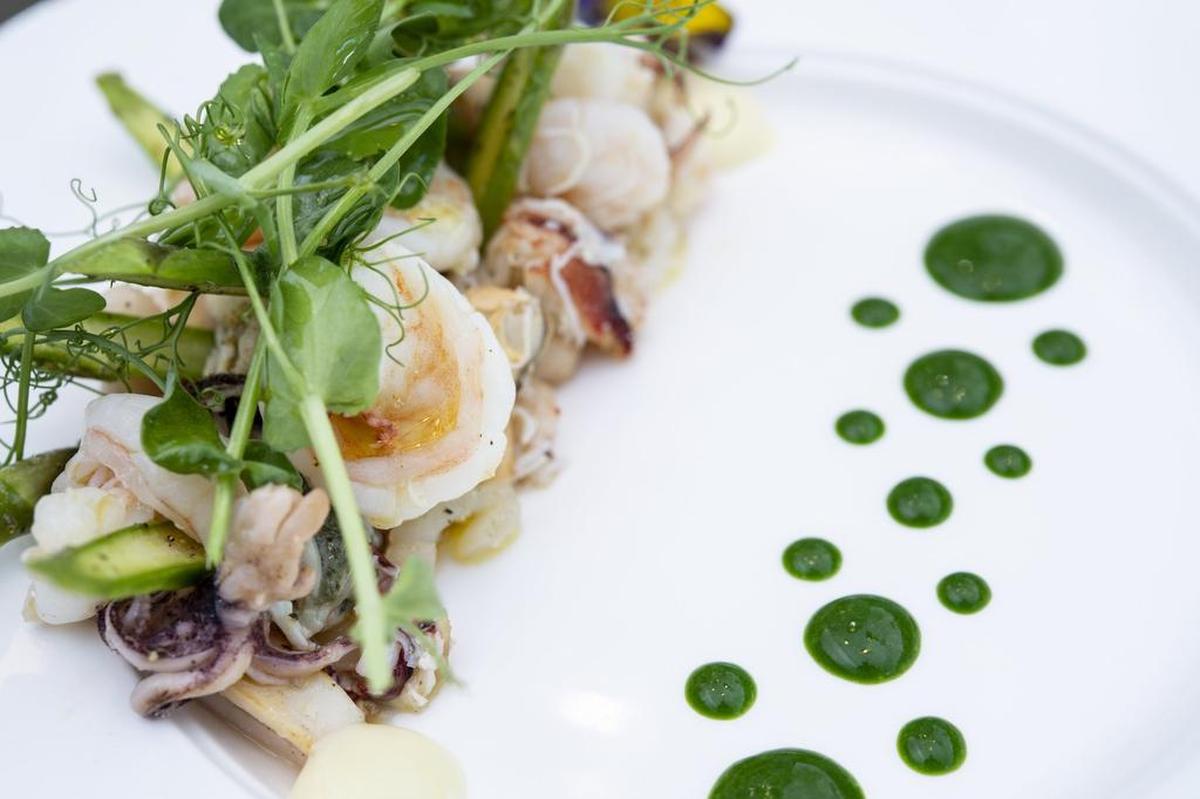 Allora, co-founded by chef Deneb Williams and sommelier Elizabeth-Rose Mandalou, serves insalata di mare, featuring asparagus and mixed shellfish.