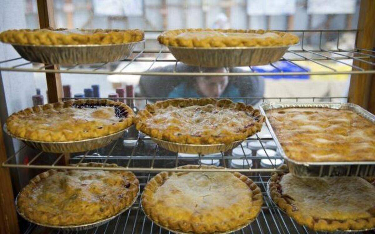 
Making fine pie crust is just one of the benchmarks of a bona fide baking baron.
