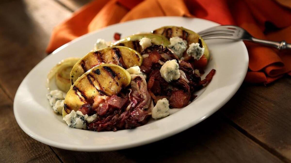 
Apples taste great grilled and combined with fennel, bacon and radicchio in this seasonal salad. Top it with a sprinkle of blue cheese.
