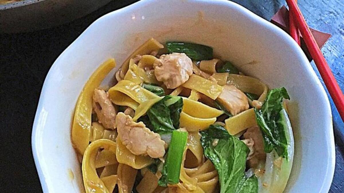 Classic lo mein noodles (see recipe below) is an example of a meal that college students can piece together quickly and inexpensively.