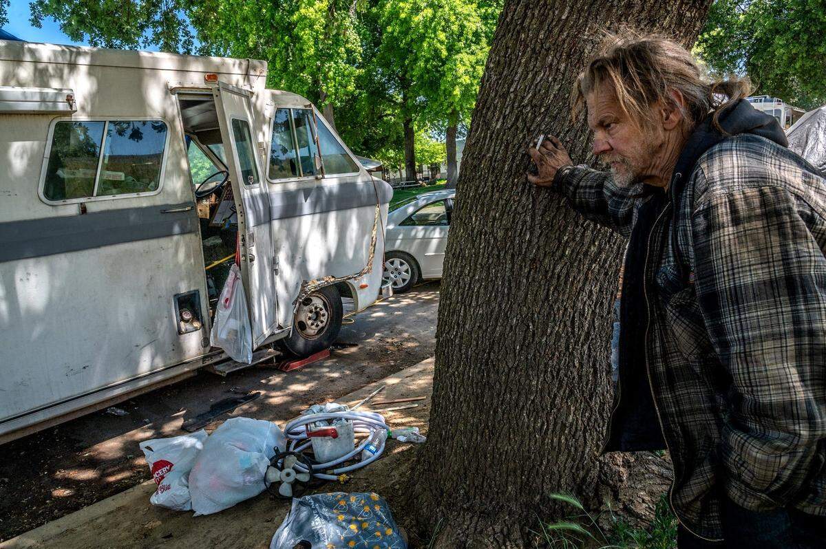 “Everyday I pray before I go to bed to get me out of this rut,” said Larry Jankiewicz, Jankiewicz, 62, near his motorhome in Sacramento in April. Jankiewicz died on May 23 from a heart-related illness, according to several women who lived nearby.