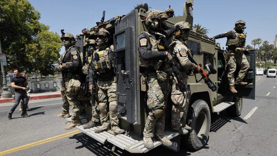 Fiscal de EE. UU. y DHS afirman que ICE no cumplirá con la nueva prohibición de mascarillas en California