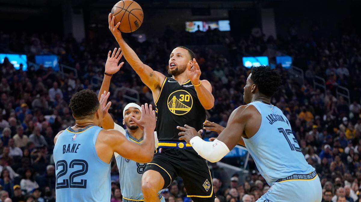 Golden State Warriors guard Stephen Curry (30) shoots between Memphis Grizzlies guard Desmond Bane (22), guard Ziaire Williams, rear, and forward Jaren Jackson Jr. (13) during the first half of Game 3 of an NBA basketball Western Conference playoff semifinal in San Francisco, Saturday, May 7, 2022. (AP Photo/Jeff Chiu)
