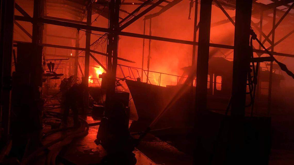 Isleton CA marina damaged, boats destroyed in large fire | Sacramento Bee