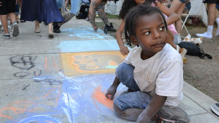 Murals of Dolly Parton, Bluey and more adorn Fremont Park for ‘Chalk It Up’ festival