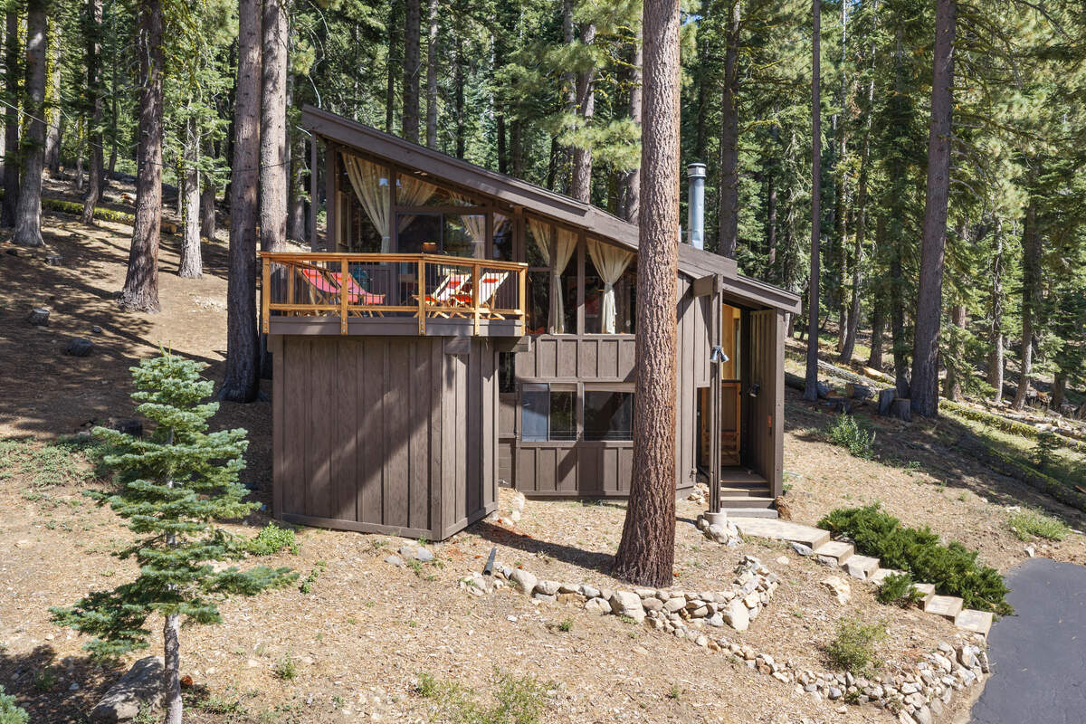 Lake Tahoe cabin embraces 1970s design and charm | Sacramento Bee