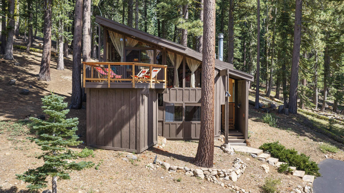 Creative power couple leaned into Tahoe cabin’s 1970s design while modernizing