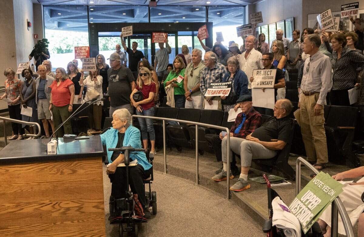 Former Sacramento Mayor Heather Fargo and other attendees voice opposition to the proposed Upper Westside development during a Sacramento County Board of Supervisors meeting on Tuesday. The supervisors voted 5-0 to approve the project, which could bring 25,000 new residents to the Natomas basin.