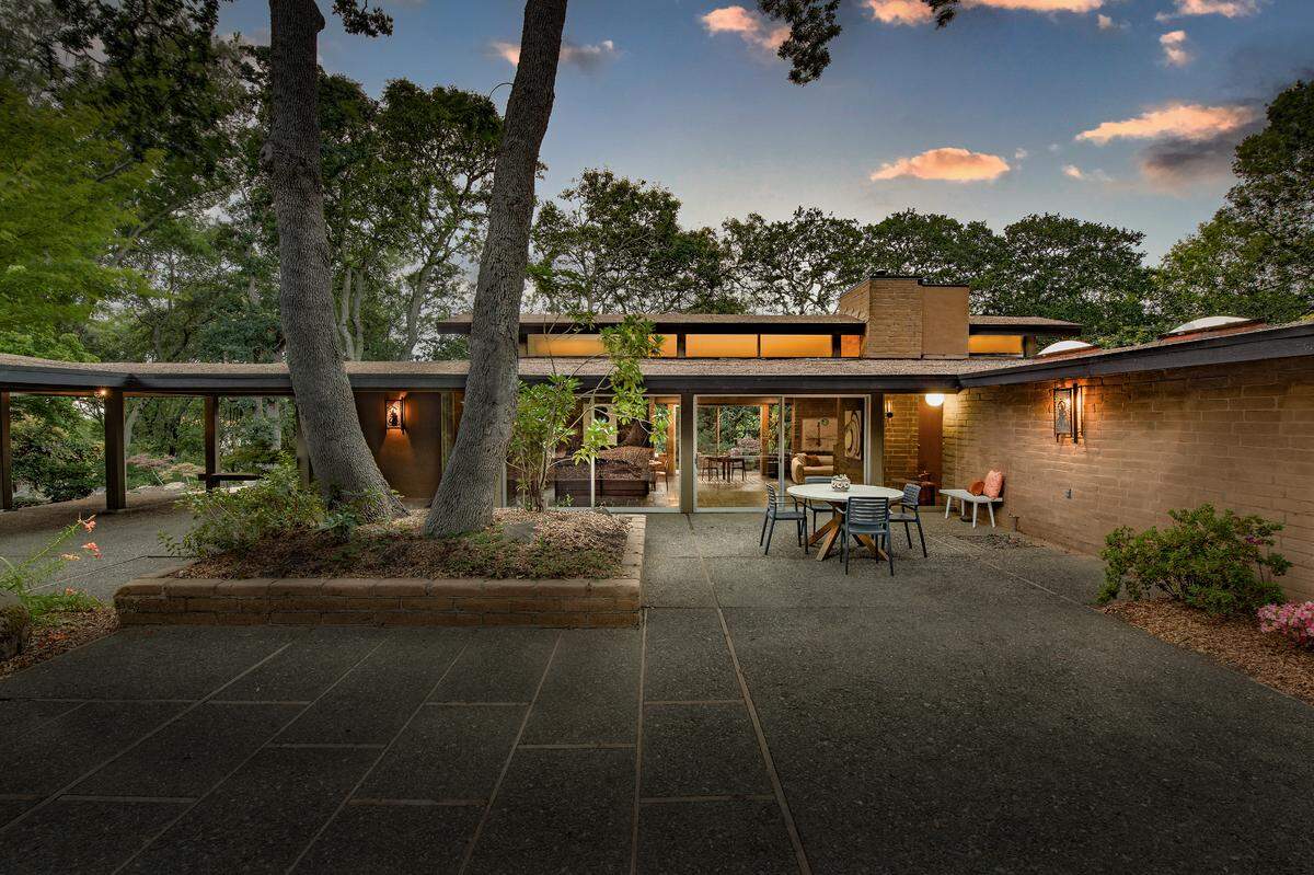 The Sonoma County retreat sits on 15 acres. It’s authentic midcentury modern style.