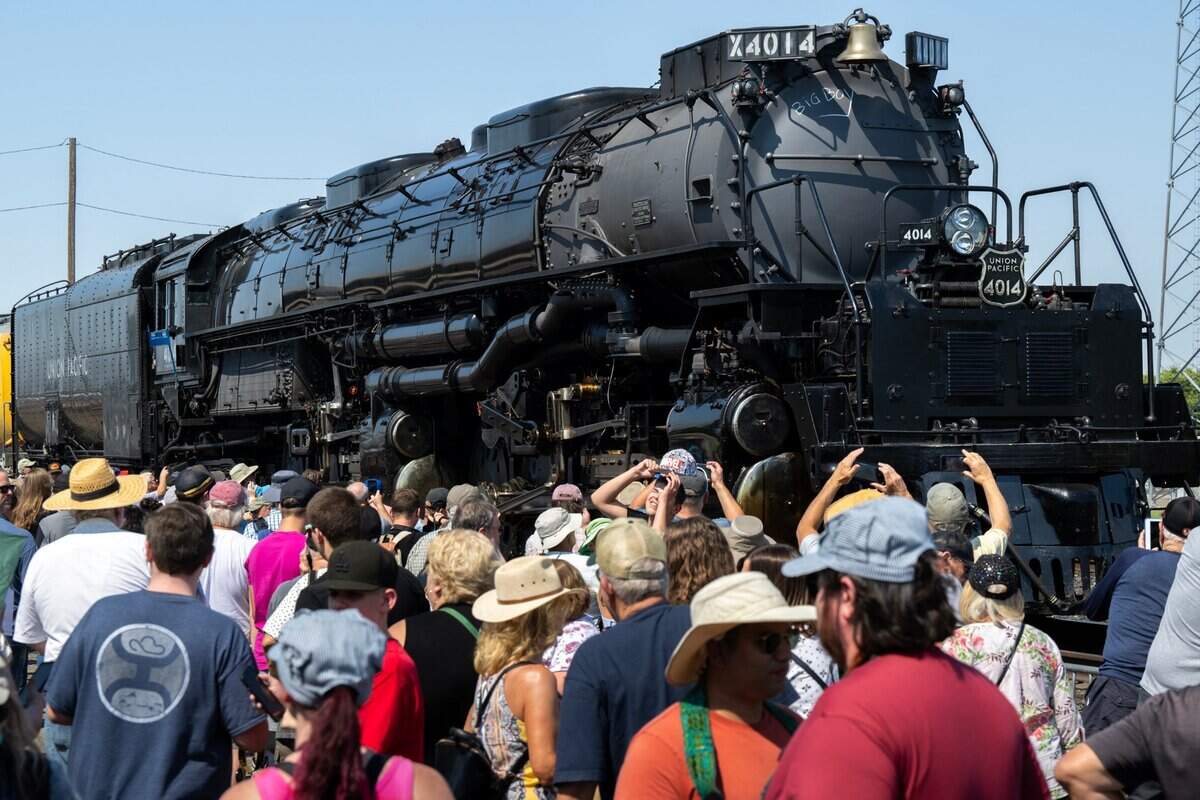 Train enthusiasts get a look at Union Pacific’s Big Boy No. 4014 steam locomotive on Friday in Roseville. The world’s largest operating steam locomotive is touring five states this summer during its Westward Bound Tour from Wyoming to California.
