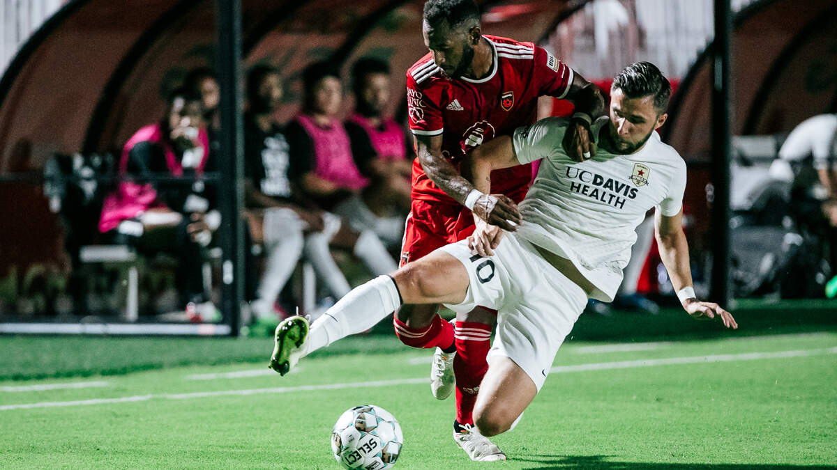 Sacramento’s Darek Formella makes a tackle during Republic’s scoreless tie with Phoenix on Saturday night.