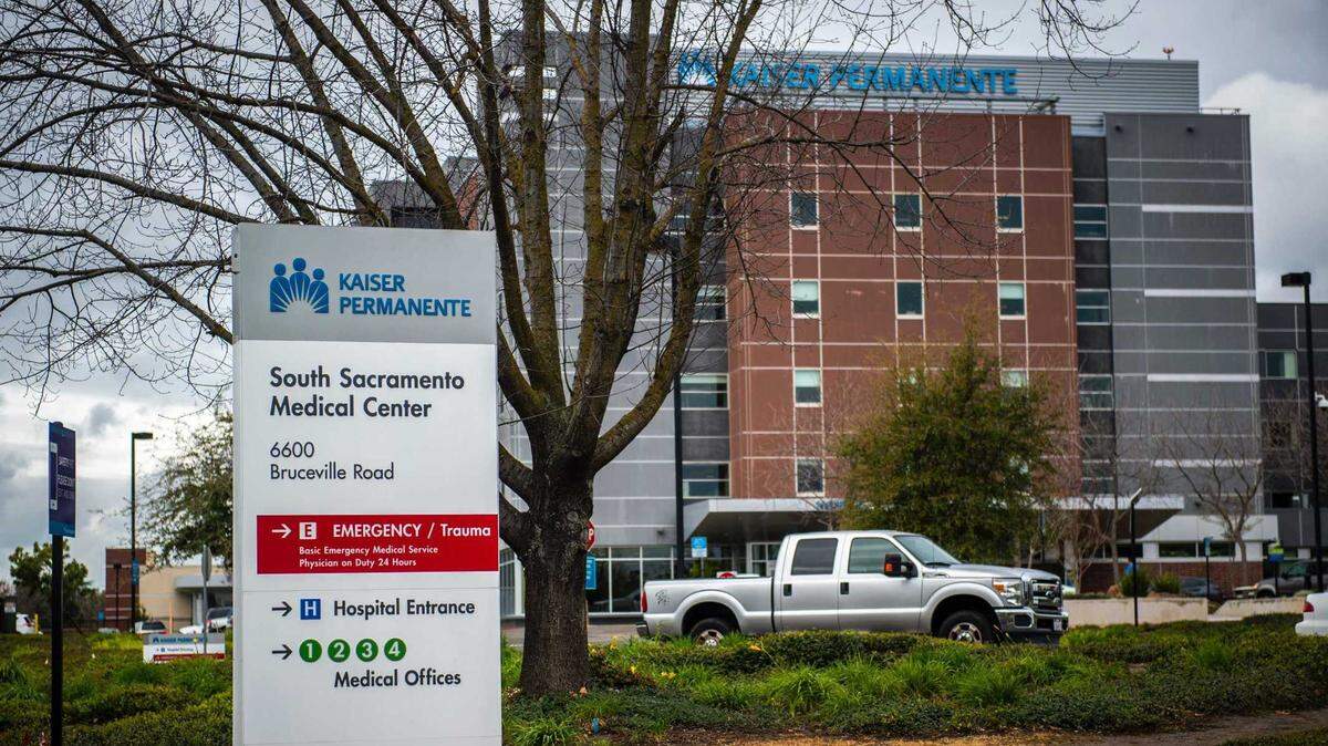 The Kaiser Permanente South Sacramento Medical Center, shown on March 18, 2020. A deal, hammered out with Gov. Gavin Newsom’s office earlier this year, would allow Kaiser Permanente to operate Medi-Cal plans in at least 32 counties without having to bid for the contracts.