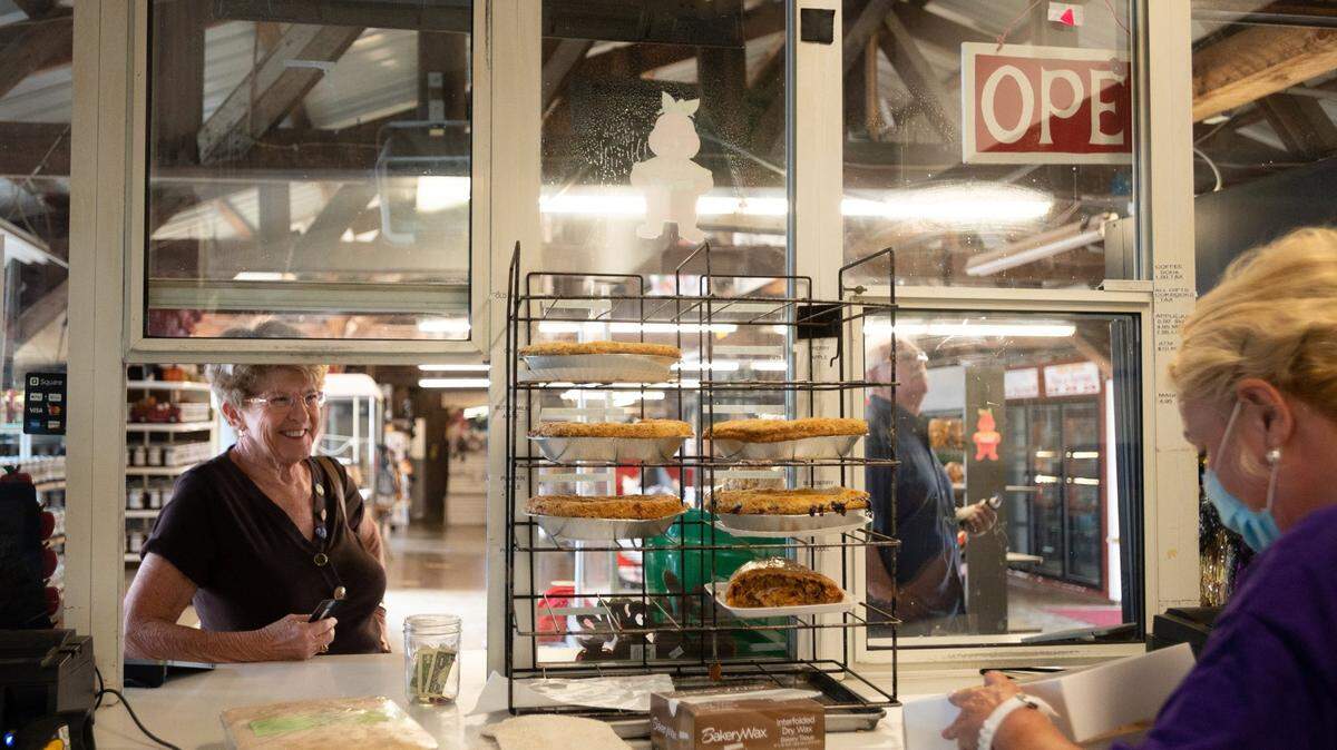 Nick and Donna Roenick of Placerville buy pies at Abel’s Apple Acres, a member of the Apple Hill Growers Association, on Friday, Sept. 3, 2021 in El Dorado County.