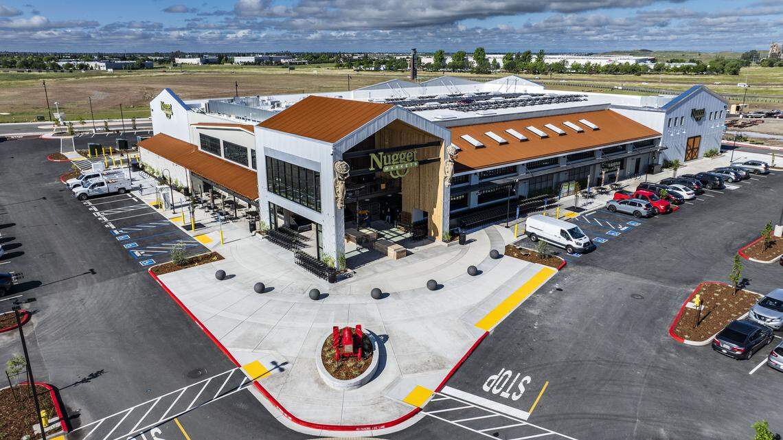 Nugget opens new market in Rocklin with festivities — and cinnamon rolls