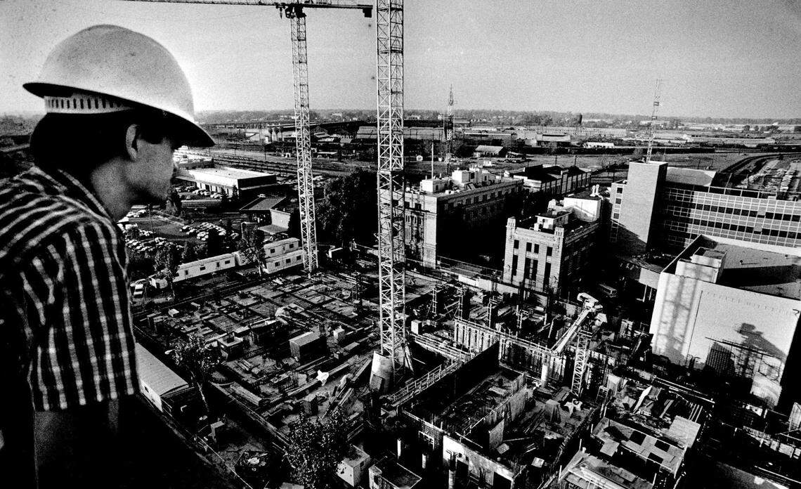 Greg Peterson, an office engineer with Bechtel Inc., overlooks the construction of Sacramento’s new county jail at 7th and I streets. It is modeled after a “new generation” jail in Contra Costa County that uses no bars. The building is 19% complete; it is scheduled to open in 1989.