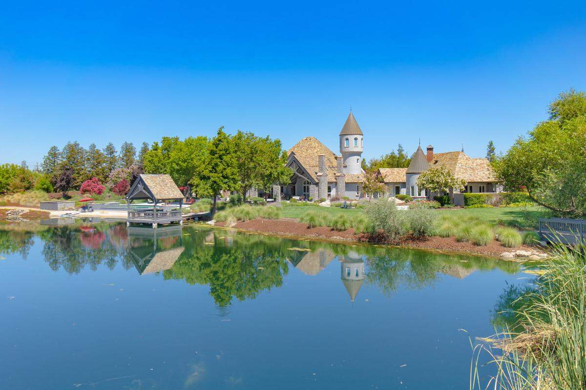 The main house measures 7,225 square feet with four bedrooms and four bathrooms. 