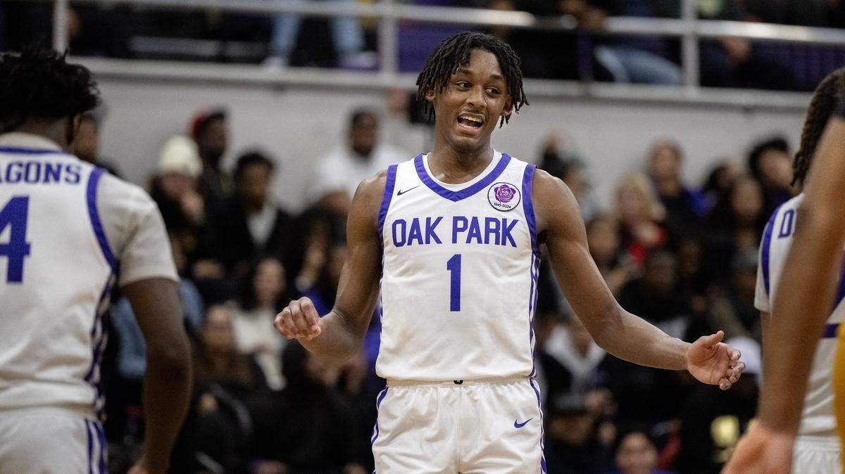 The Sacramento Dragons' William Phillips  slaps hands with teammates after a foul in the first half against the Vanden Vikings on Tuesday, Feb. 3, 2026, in Sacramento.