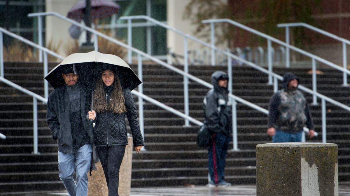 Cosumnes River College students leave campus in 2016. The Los Rios Community College District campus, as well as three others in the Sacramento area, will continue to hold most classes online this fall.