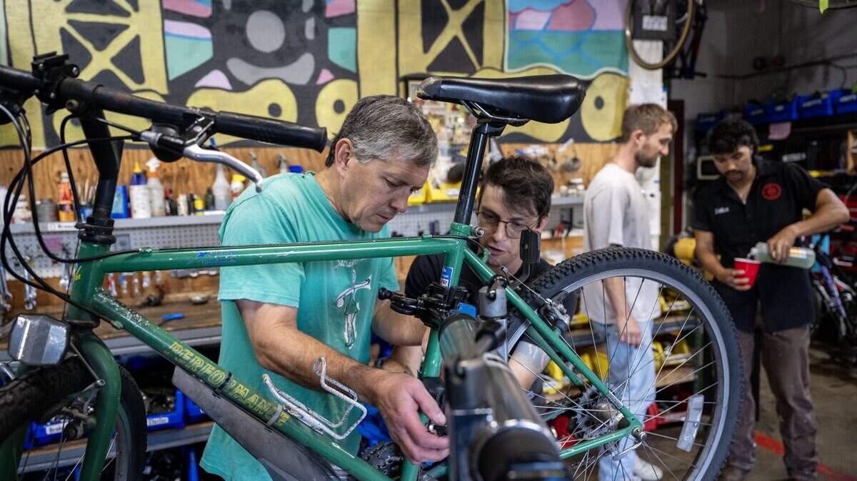 Joey Shemuel demonstrates how to repair a bicycle chain for Mark Stivers at the Sacramento Bicycle Kitchen on May 5, 2026. Sacramento is offering free bicycle and scooter safety classes throughout the summer to help riders safely navigate city streets.
