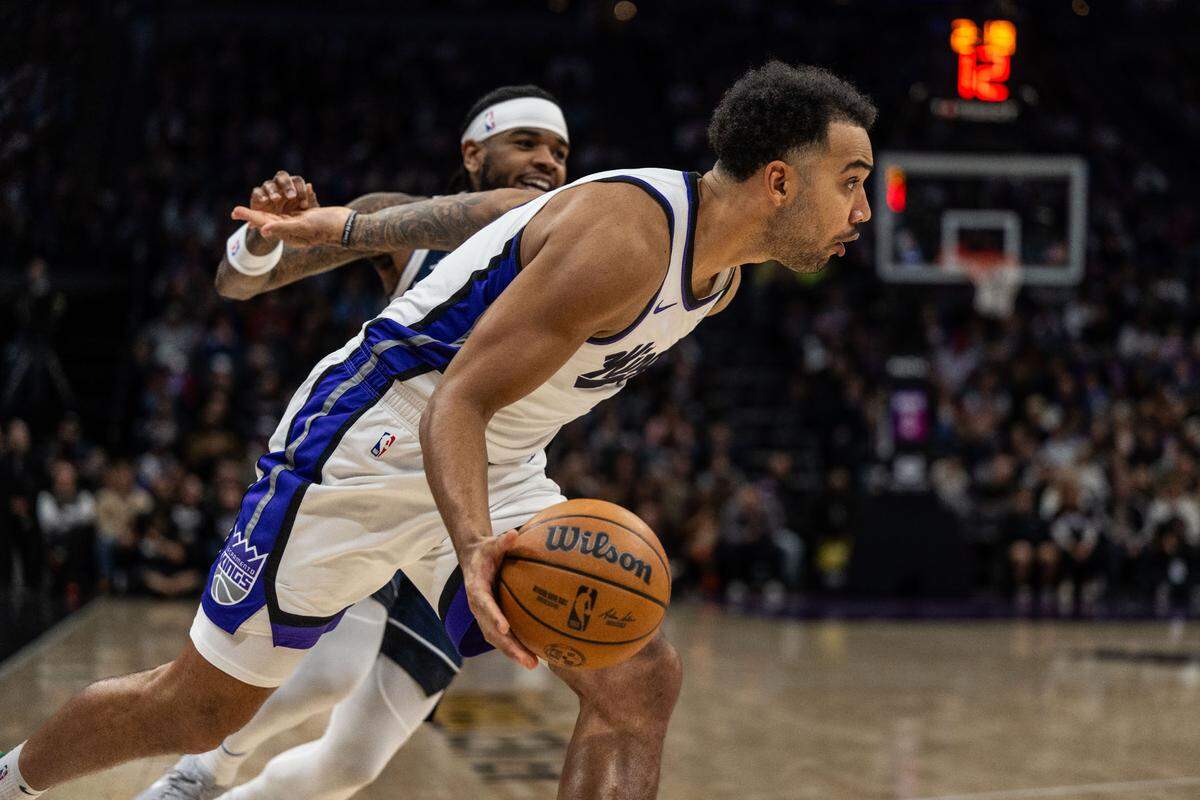 Sacramento Kings forward Trey Lyles (41) drives to the basket during an NBA game on Monday, Dec. 30, 2024 at Golden 1 Center .