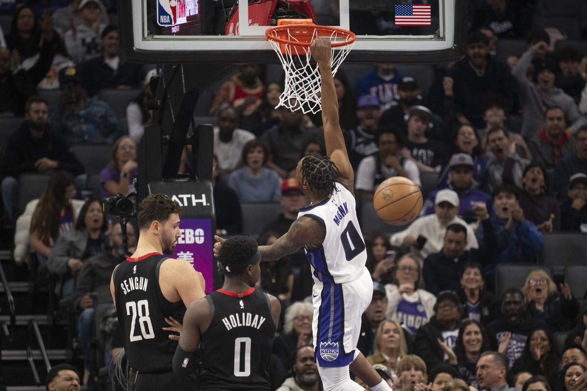 Sacramento Kings guard Malik Monk (0) dunks during a game at Golden 1 Center in Sacramento on Sunday, Jan. 11, 2026.