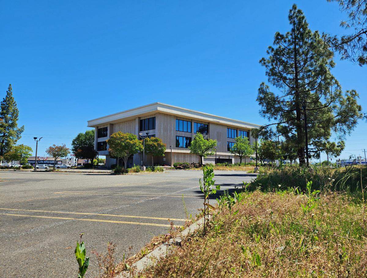 A former Home Savings and Loan building in Arden Arcade sits vacant, just down the street from Cal Expo.