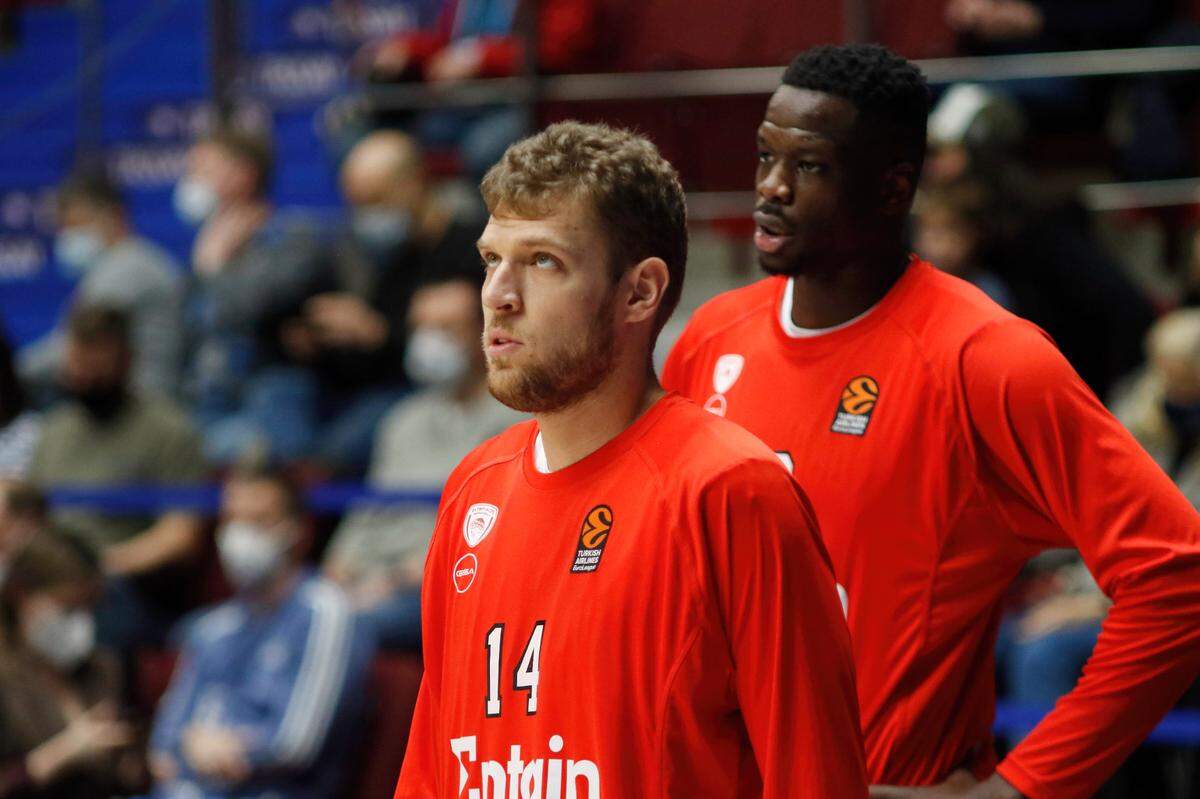 Sasha Vezenkov (left) of Olympiacos seen during the Turkish Airlines Euroleague basketball match between Zenit Saint Petersburg and Olympiacos Piraeus at Sibur Arena in Saint Petersburg.