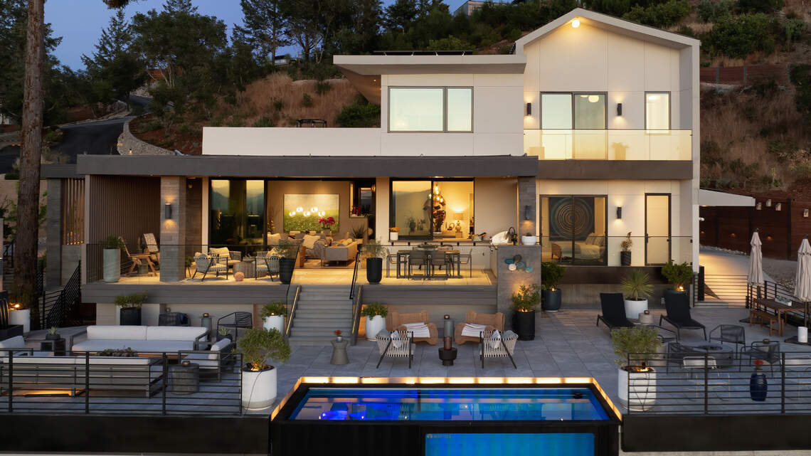 8 Luxurious Off-Grid Homes That Are Off the Charts Amazing - Luxury Off Grid Estate With Penthouse Suite And View