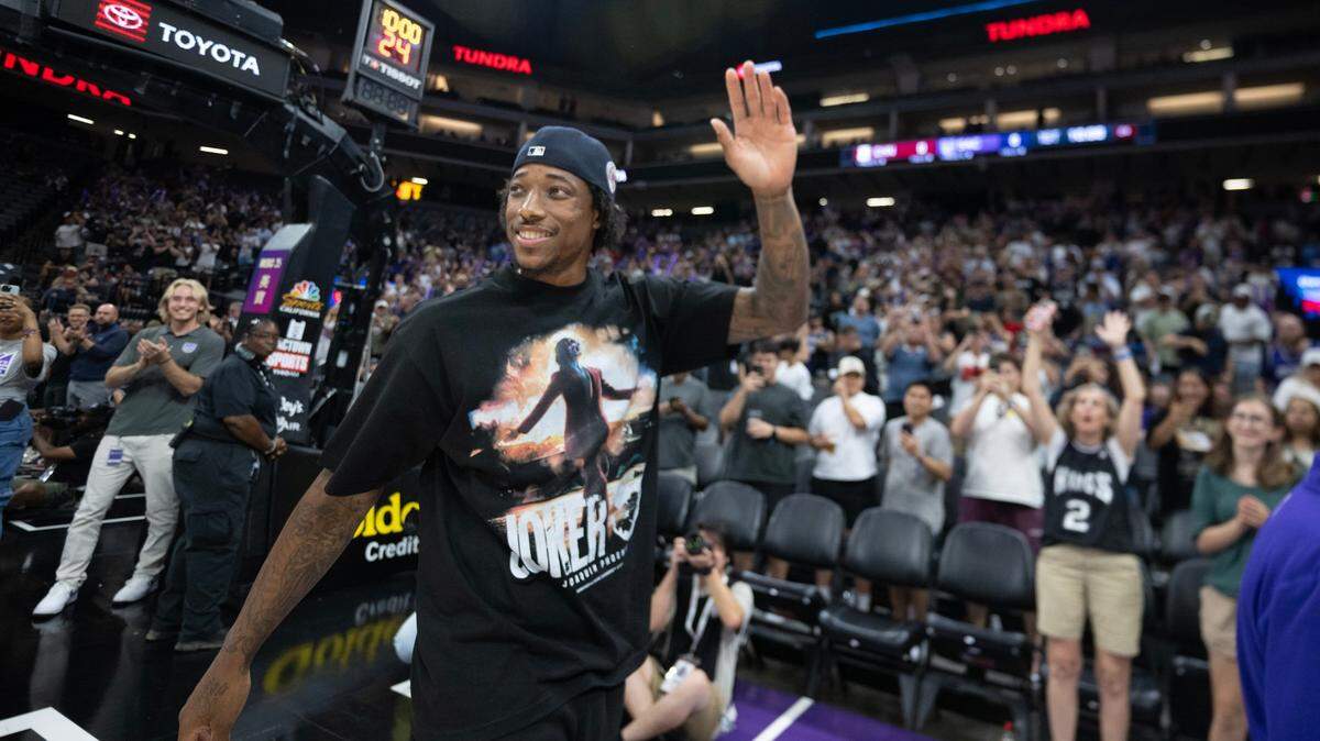 DeMar DeRozan, the newest Sacramento King, walks onto the court before the Kings played the Chinese Men’s summer league team Saturday at Golden 1 Center. The Kings finalized a sign-and-trade deal that will bring the six-time All-Star to Sacramento earlier in the day.