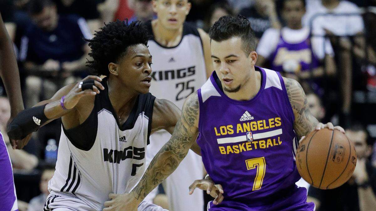 Sacramento Kings’ De’Aaron Fox, left, guards Los Angeles Lakers’ Gabe York during the first half of an NBA summer league basketball game, Monday, July 10, 2017, in Las Vegas. (AP Photo/John Locher)