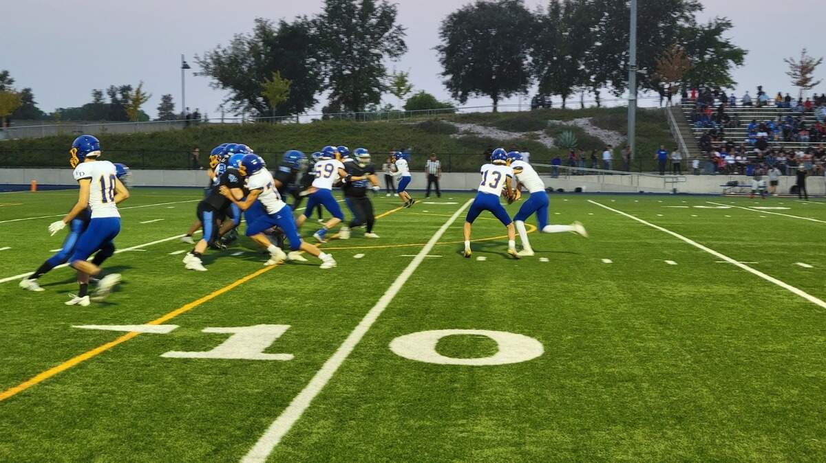 El Dorado’s Giovanni Pifferini takes a handoff against Valley on Thursday night in Elk Grove.