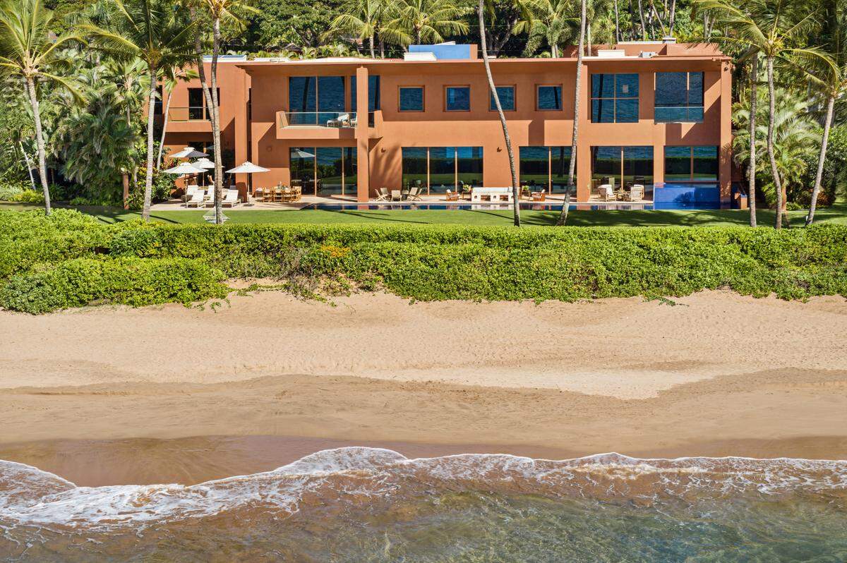 Casa En Maui spans 21,600 square feet on one acre in Maui, Hawaii. It’s listed for $65 million.